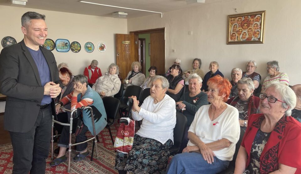 Kristian Vigenin congratulated the women from the Home for Elderly People in Gorna Banya