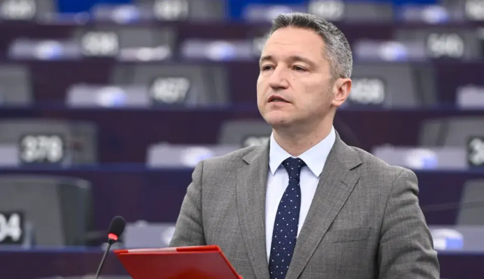 Кристиан Вигенин остро разкритикува Европейската комисия за разрешенията на ГМО