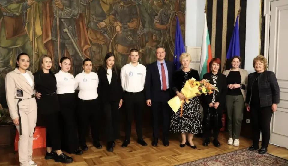 Кристиан Вигенин поздрави медицинските сестри за празника им. Пое ангажимент да подкрепи развитието на нови кадри
