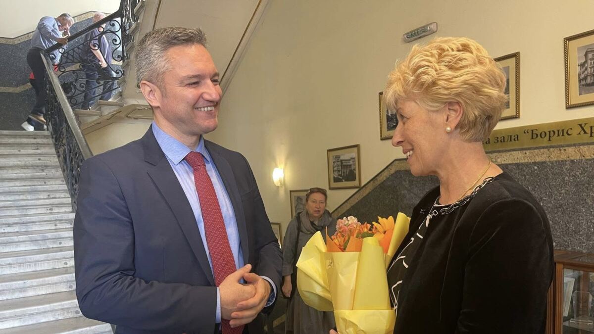 Kristian Vigenin congratulated nurses on their day. He committed to supporting the development of new staff