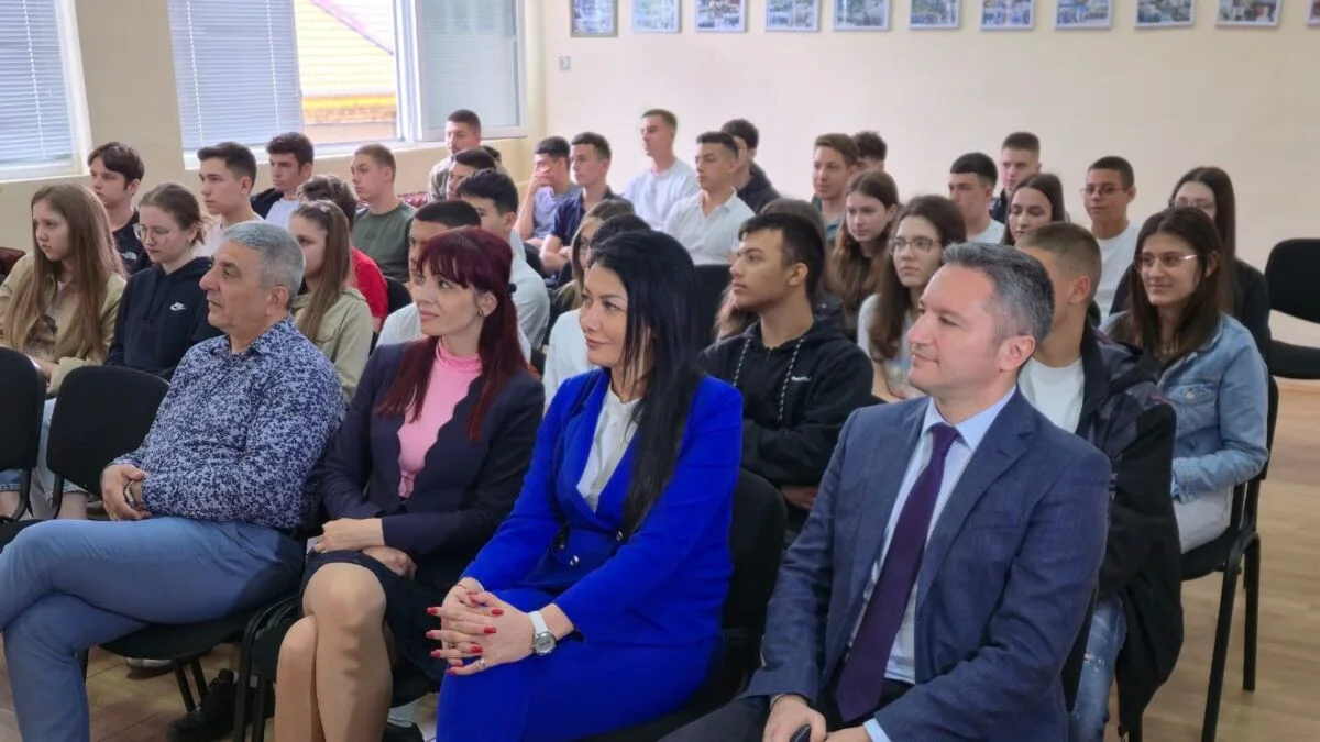 Kristian Vigenin to students in Popovo: The rights of European citizens are protected as nowhere else - photo 3
