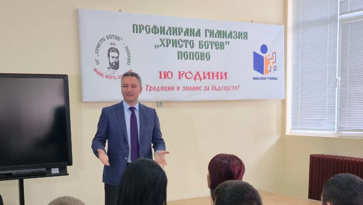 Kristian Vigenin to students in Popovo: The rights of European citizens are protected as nowhere else