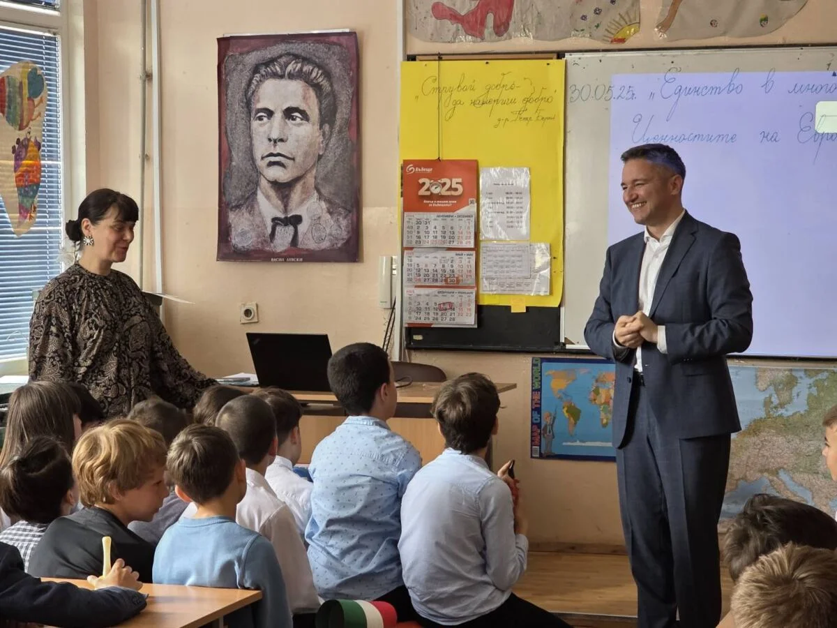 Students gave Kristian Vigenin a European open lesson. He told them what he does as an MEP