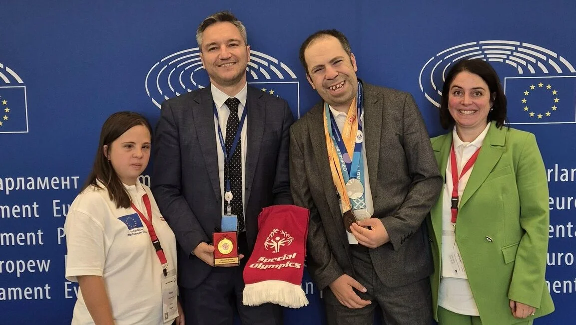 Kristian Vigenin met Bulgarian athletes with intellectual disabilities