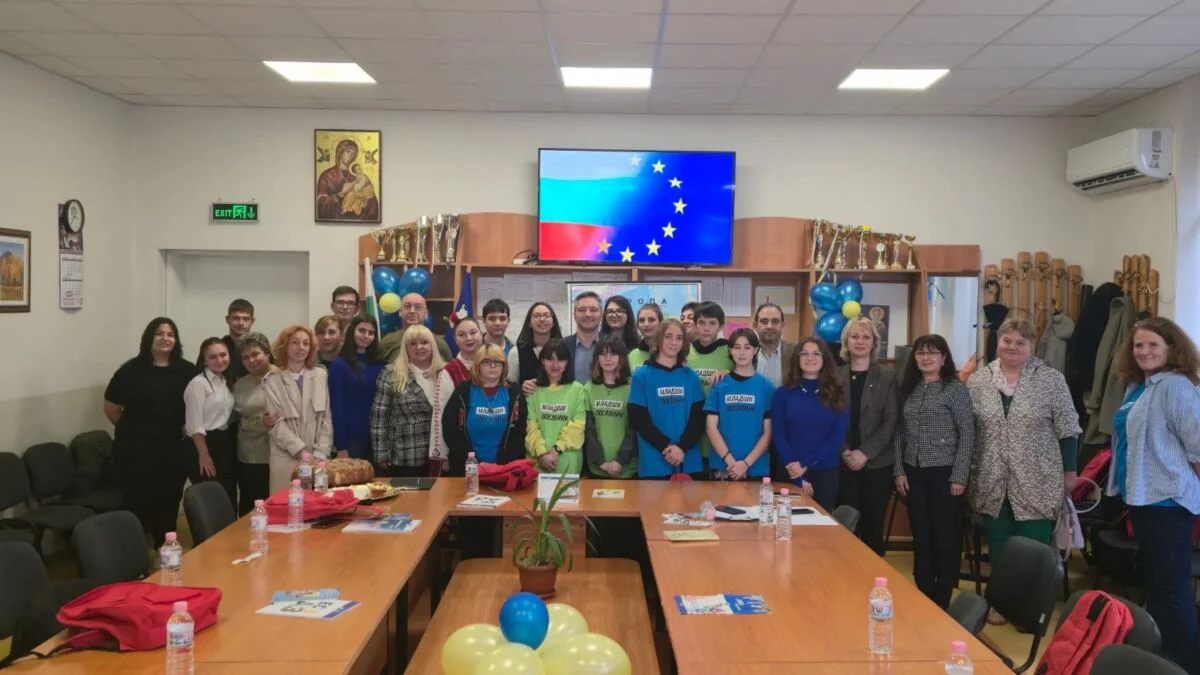 Kristian Vigenin held a frank conversation with students from Yambol and Aytos about the future of Europe and Bulgaria