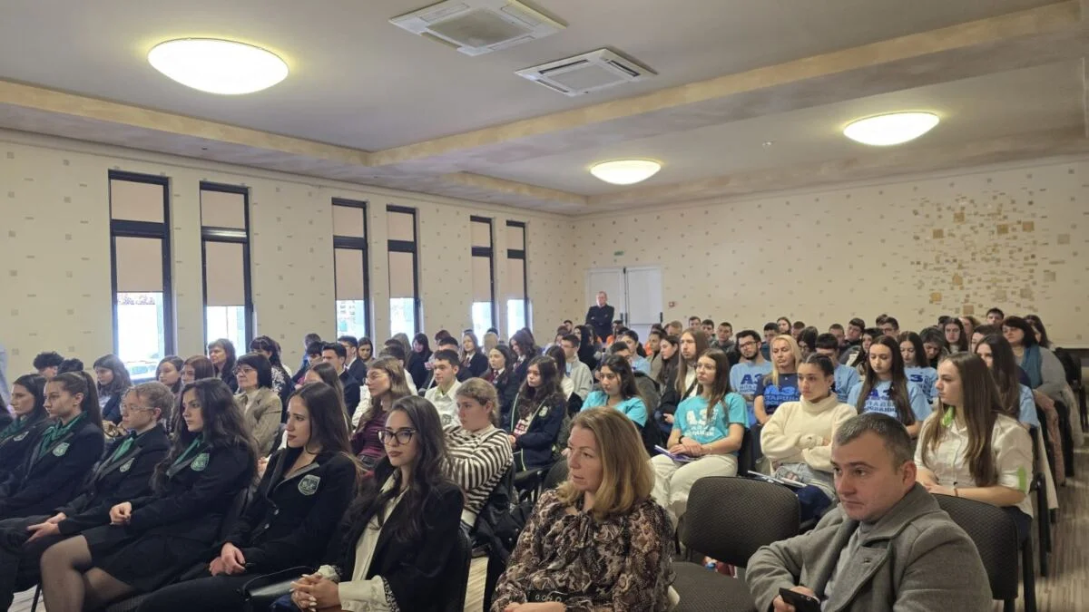 Vigenin to students - ambassadors of the EP: Europe must realize its own strength and defend its interests - photo 2