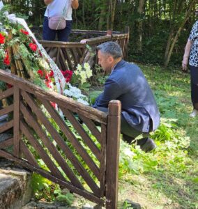 Вигенин в Чирпан: Защитихме българската роза и лавандула в европейското законодателство (снимка 6)