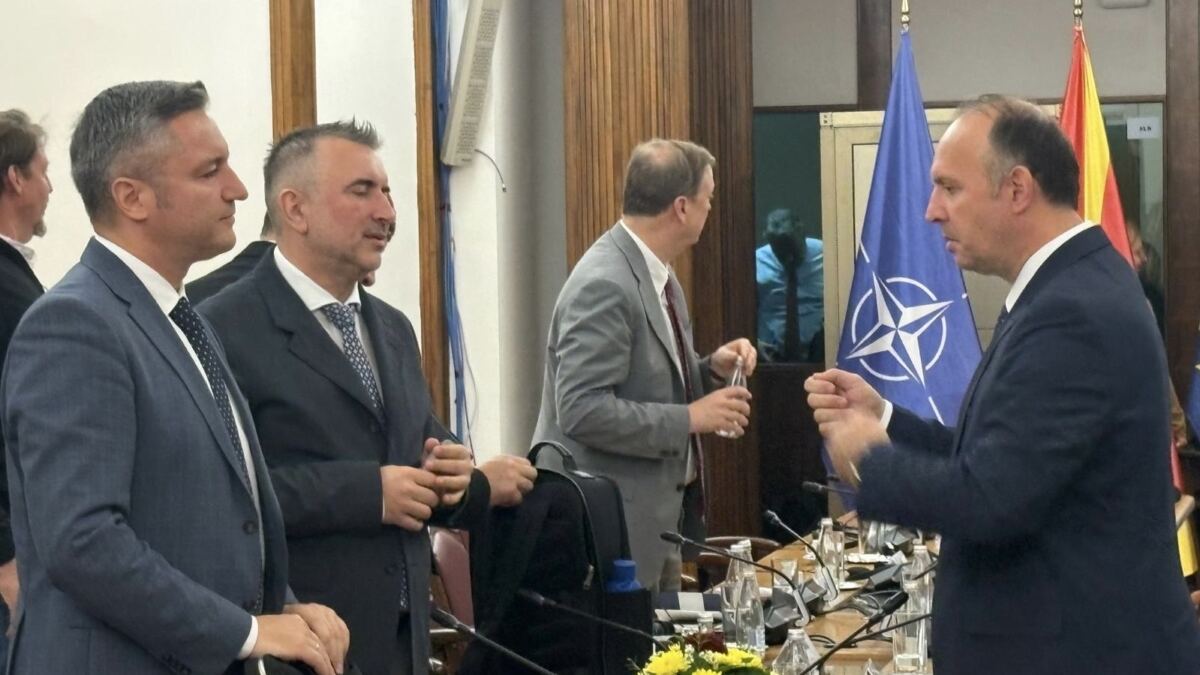 Вигенин в Скопие: Добрите пътища и надеждните жп връзки в региона не са второстепенни въпрос (снимка 4)